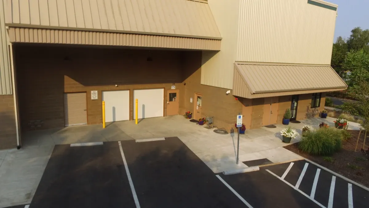 Loading bay